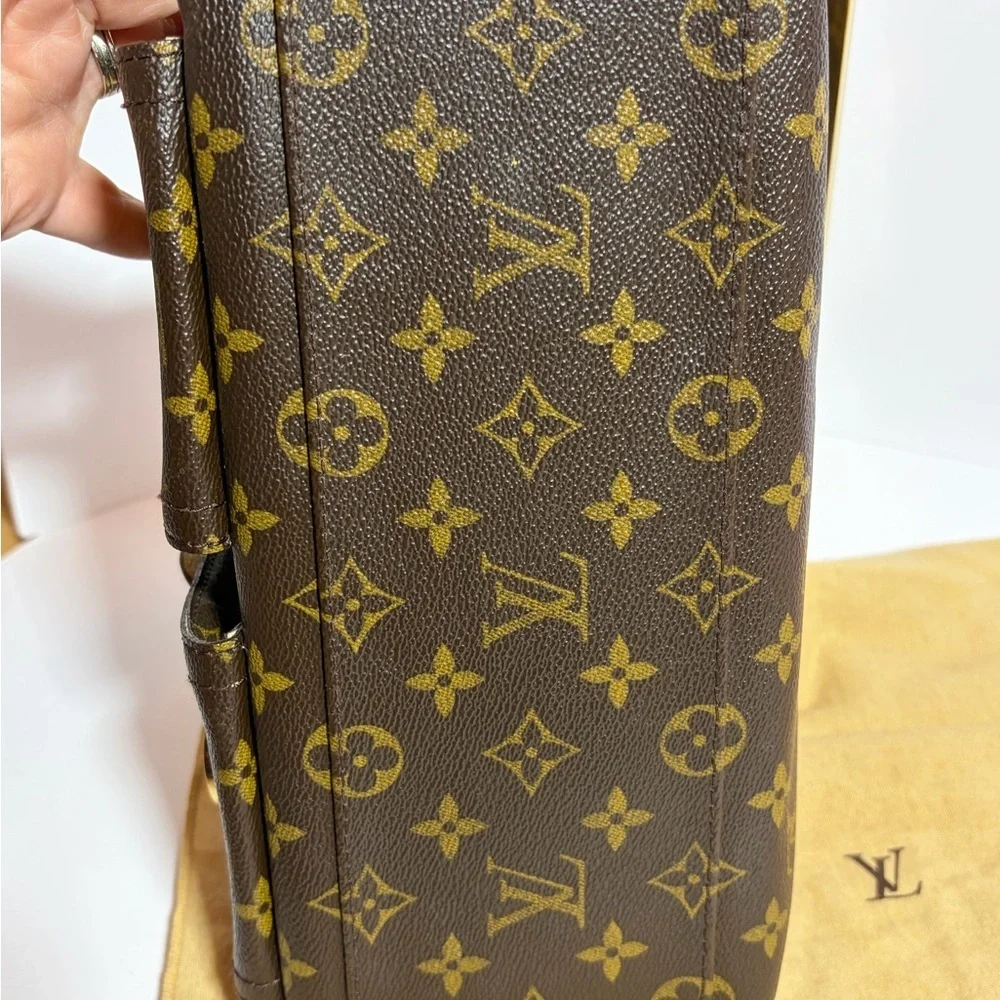 AUTHENTIC Louis Vuitton Monogram Manhattan PM
